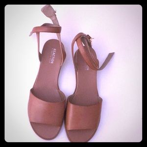 New- Kenneth Cole brown leather sandal